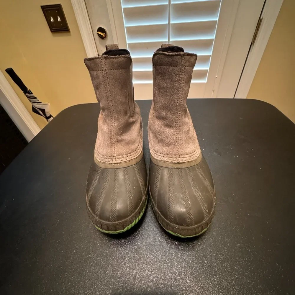 Sorel size 2 waterproof ankle boot NY2674-053